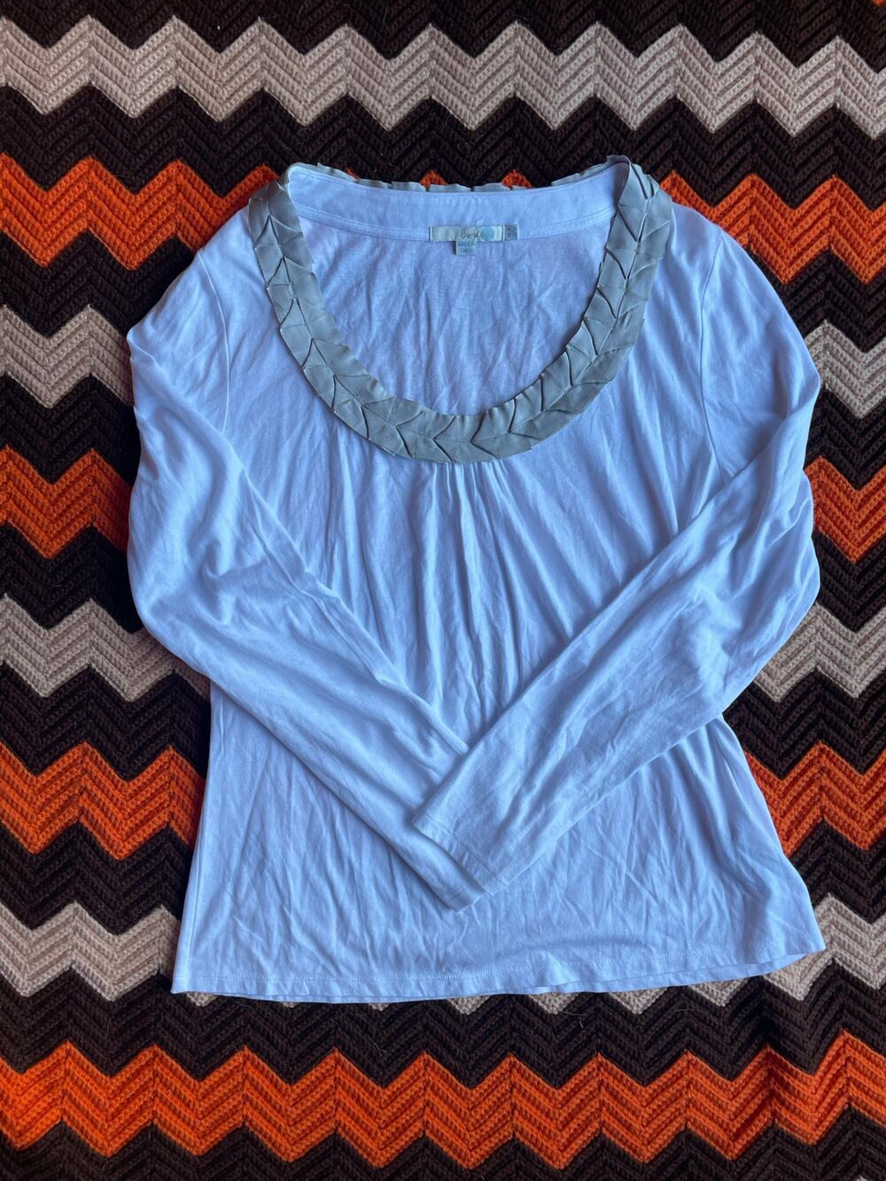 Boden White & Grey Pullover Cotton Jersey Top with Ruffle Scoop Neck sz 12